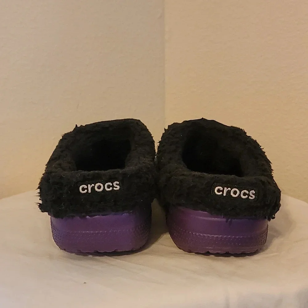 CHILDREN'S CLASSIC CROCS (sz Jr. Girls 2 Boys 4)